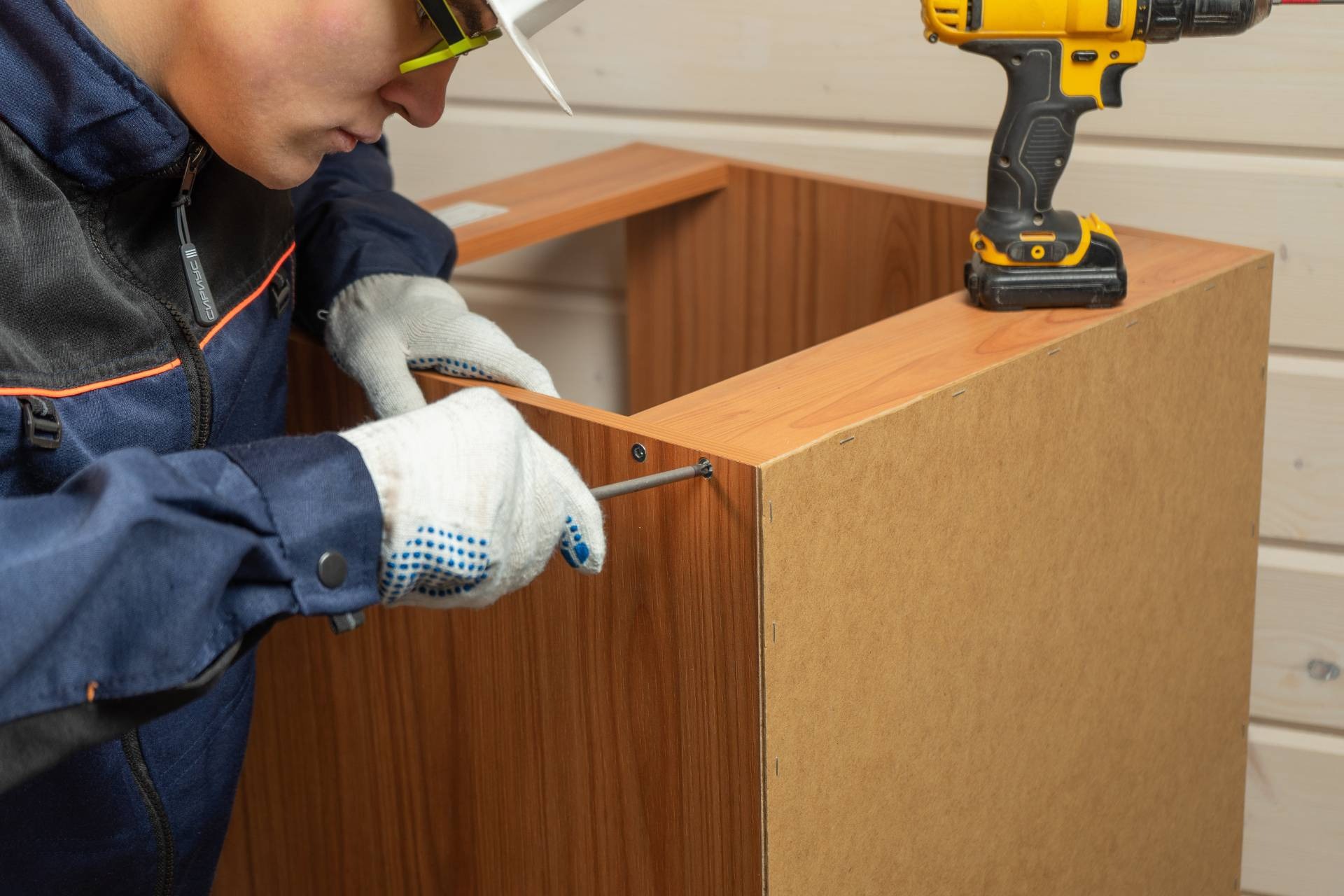 Montage et installation d'une armoire et d'un dressing à domicile à Lyon
